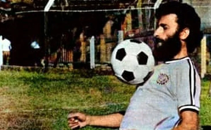 A história do padre que foi ao mesmo tempo jogador de futebol profissional no Brasil