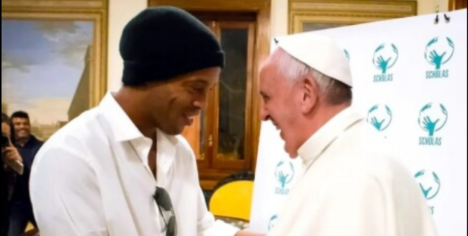 Ídolo do Atlético-MG se emocionou ao encontrar o Papa Francisco; relembre